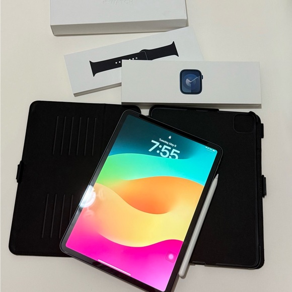 Apple iPad Pro 11 + Apple Watch Series 9 BUNDLE